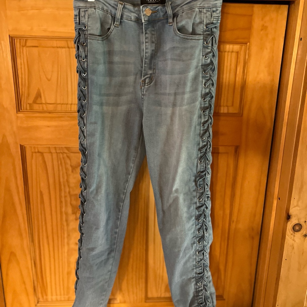 Akira Jeans